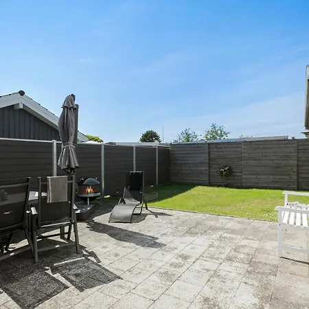 4 Bedroom Cozy In Semesterbostad