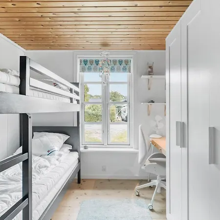 4 Bedroom Cozy In Nyaraló *