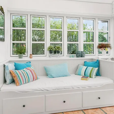 Semesterbostad 4 Bedroom Cozy In