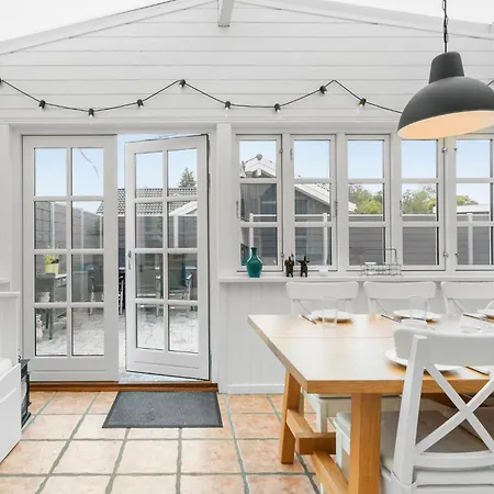 4 Bedroom Cozy In Semesterbostad *