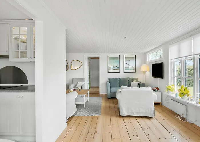 4 Bedroom Cozy In Casa de Férias